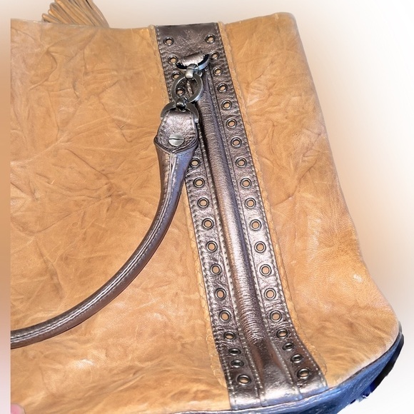 Junior Drake Handbags - Junior Drake leather tote bag, used twice, good condition! Reinforced feet